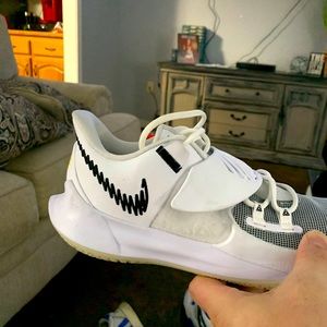 Size 8 men’s Nike kyries